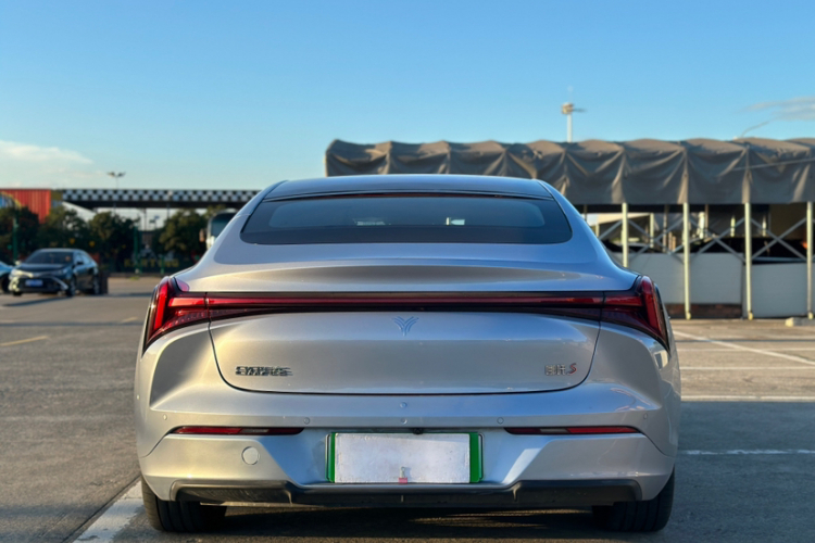 哪吒汽车 哪吒S 2023款 纯电 520km 后驱版车身外观6005