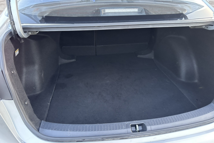 丰田 雷凌 2021款 双擎 1.8H E-CVT豪华版局部细节23