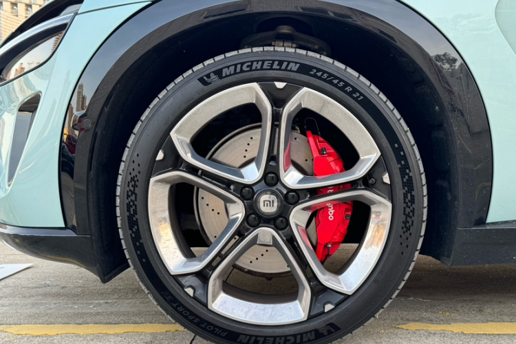 小米汽车 小米YU7 2025款 超长续航高性能四驱Max版车身外观6006