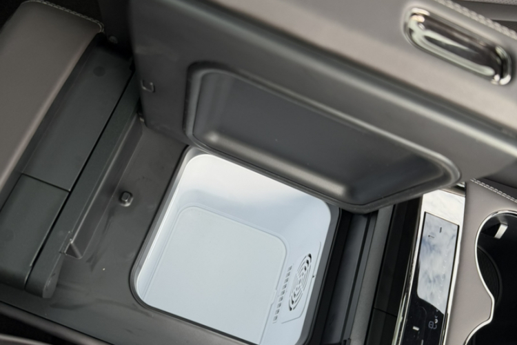 腾势Z9 2024款 1100km 四驱Ultra版局部细节9010