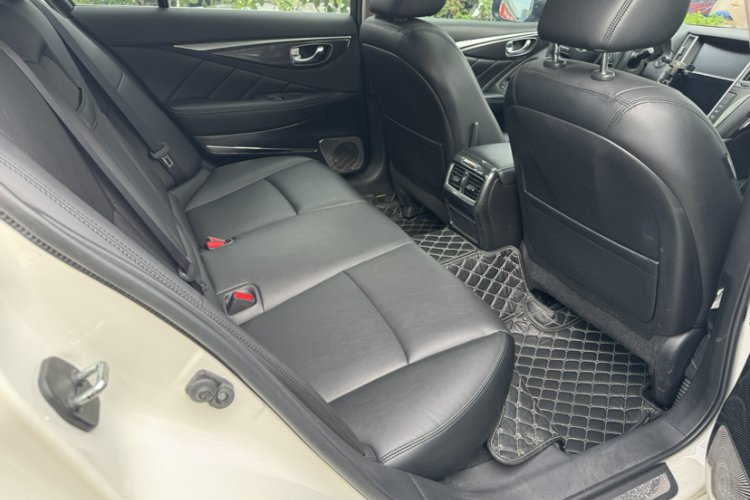 英菲尼迪Q50L 2018款 2.0T 舒适版 国VI中控内饰7003