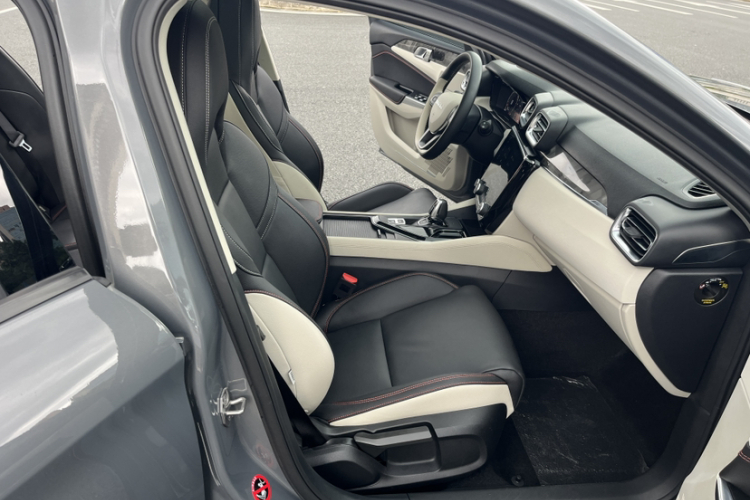 领克02 2019款 1.5T DCT两驱耀版 国VI中控内饰7007