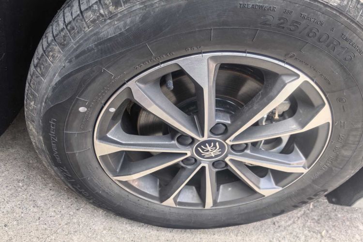 比亚迪 秦PLUS 2023款 冠军版 DM-i 55KM领先型车身外观6006