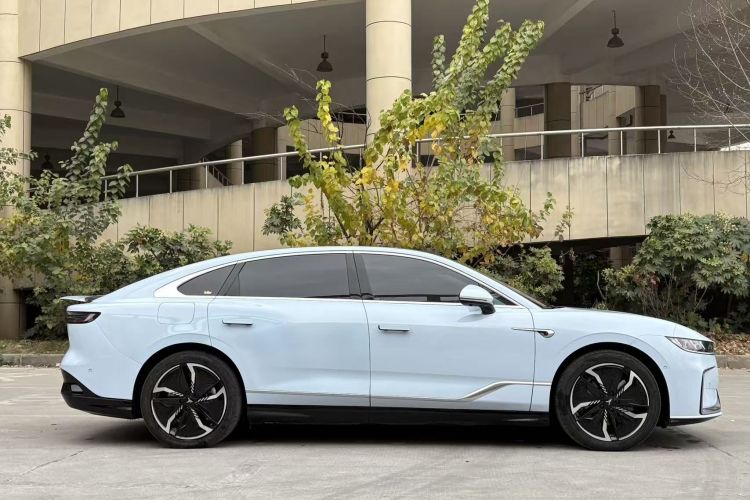 岚图汽车 岚图追光 2023款 四驱标准版车身外观6007