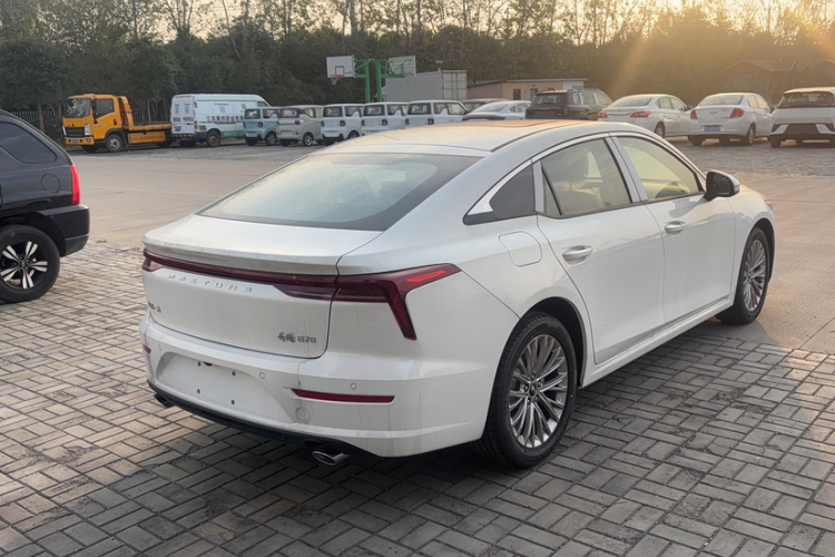 奔腾B70 2025款 龙耀版 1.5T 欢享型车身外观6005