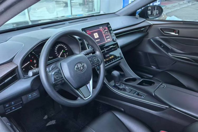 丰田 亚洲龙 2019款 2.0L 进取版 国VI中控内饰7002