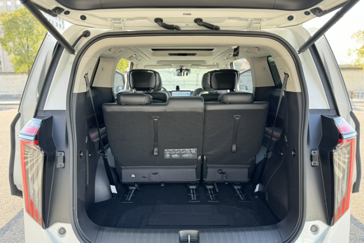 广汽传祺 传祺M8 2024款 大师系列 400T 至尊版中控内饰7007