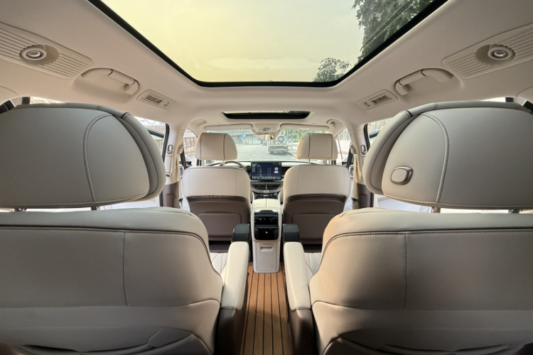 腾势D9 2022款 DM-i 1040 尊贵型中控内饰7012