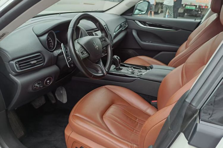 玛莎拉蒂 Levante 2016款 3.0T 标准型中控内饰7001