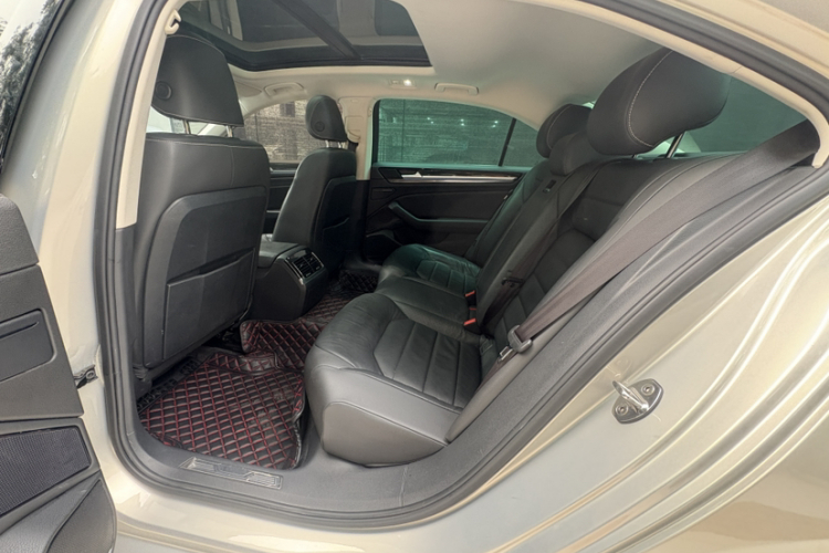 大众 辉昂 2018款 改款 380TSI 两驱商务版中控内饰7004