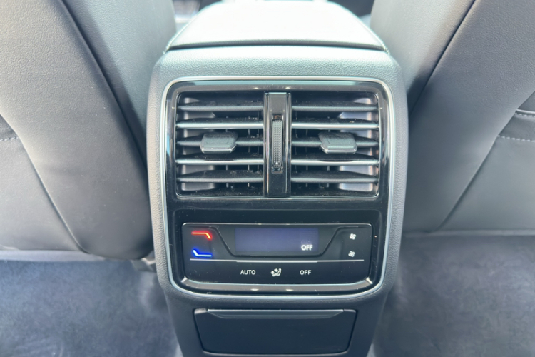 一汽-大众CC 2023款 380TSI 夺目版中控内饰7002