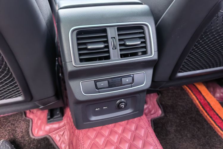 奥迪Q5L 2020款 改款 40 TFSI 荣享时尚型中控内饰7009