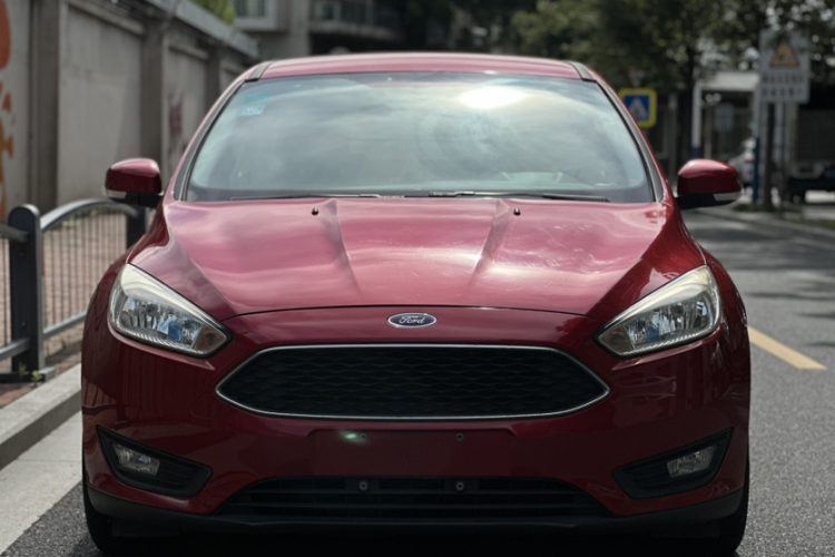 福特 福克斯 2015款 两厢 1.6L 自动舒适型车身外观6002