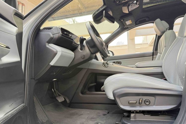 蔚来ES8 2020款 580KM 签名版 六座版中控内饰7002