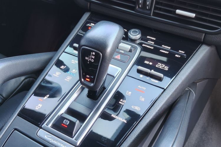 保时捷 Cayenne新能源 2020款 Cayenne E-Hybrid 2.0T中控内饰7004