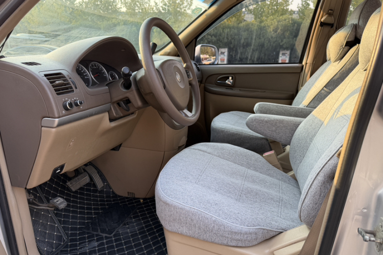 别克GL8 2014款 2.4L 经典版中控内饰7003