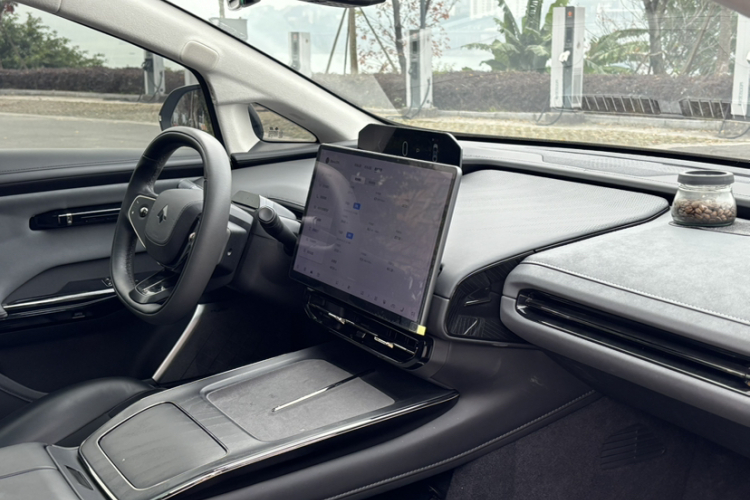 昊铂GT 2023款  710后驱超充七翼版中控内饰7003