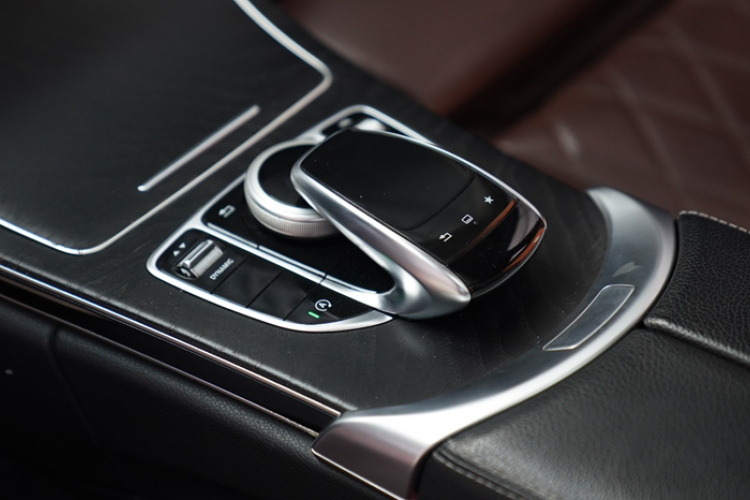 奔驰C级 2016款 C 200 L 运动型中控内饰7001