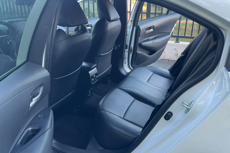 丰田 雷凌 2023款 185T CVT豪华版中控内饰7004