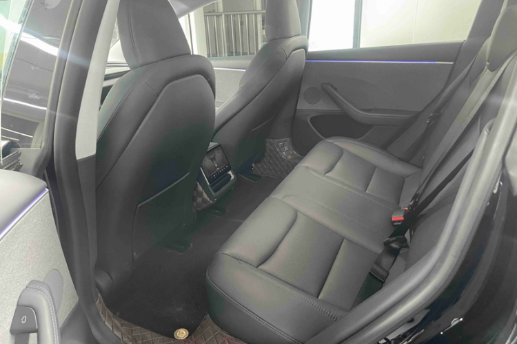 特斯拉 Model 3 2023款 后轮驱动版中控内饰7005