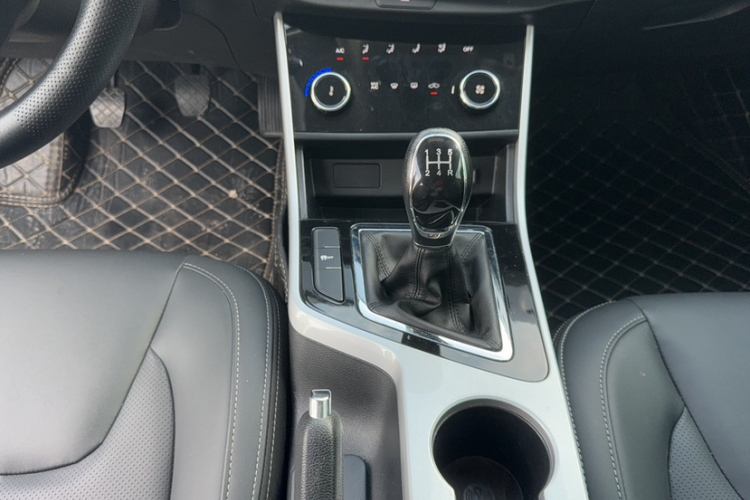 奇瑞 艾瑞泽5 2019款 改款PRO 1.5L 手动青春版 国VI局部细节18