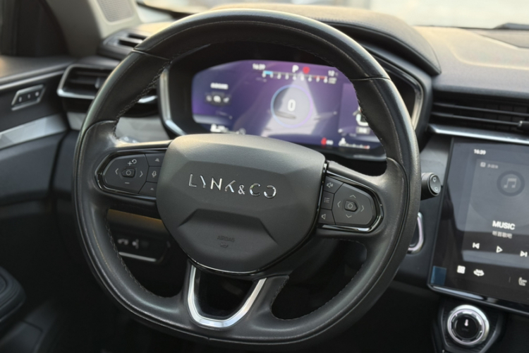 领克01 2021款 2.0TD 两驱型Pro中控内饰7008