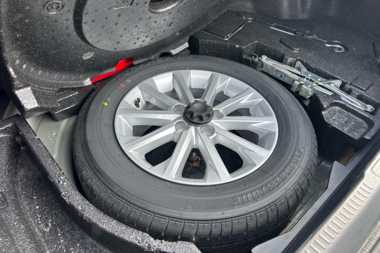 丰田 凯美瑞 2016款 2.0G 十周年纪念领先版中控内饰7007