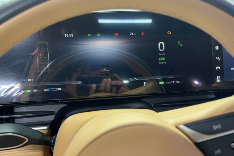 岚图汽车 岚图梦想家 2024款 PHEV 超长续航尊贵版中控内饰15