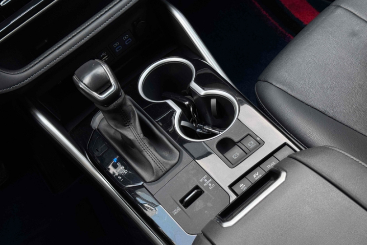 丰田 汉兰达 2022款 双擎 2.5L 四驱尊贵版 7座局部细节18