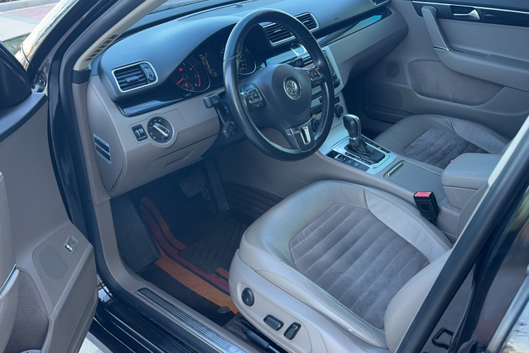 大众 迈腾 2013款 1.8TSI 豪华型中控内饰7001