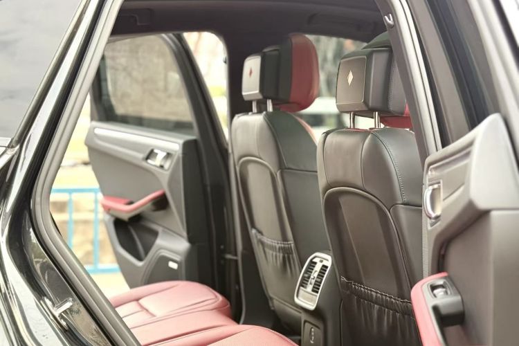 保时捷 2022款 Macan 2.0T中控内饰7010