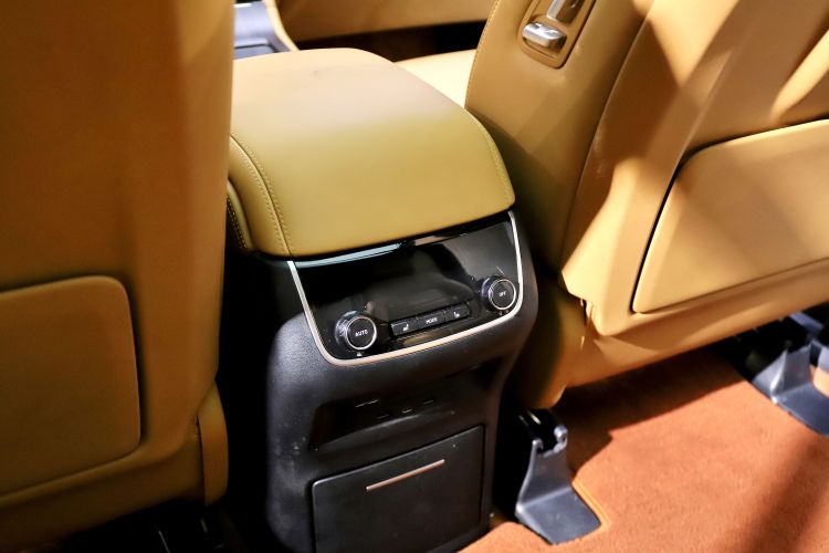 理想汽车 理想ONE 2021款 增程6座版中控内饰7005