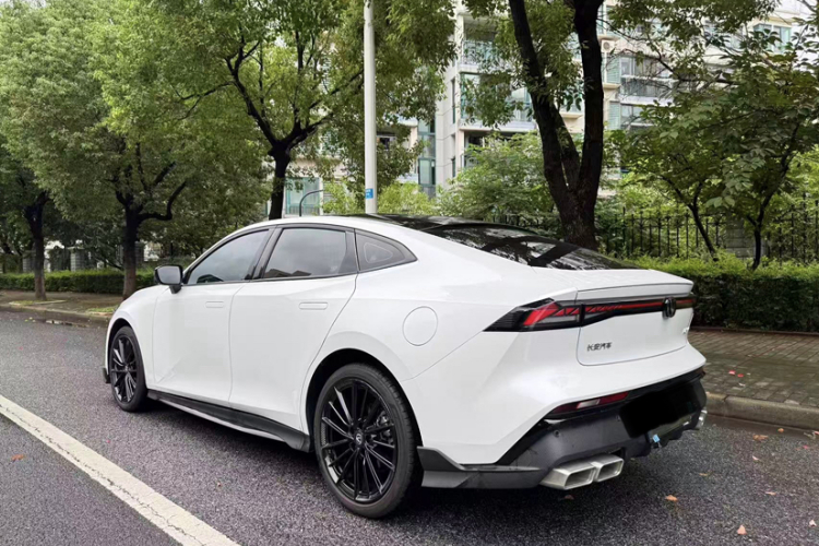 长安UNI-V 2024款 1.5T 尊贵运动型车身外观6003