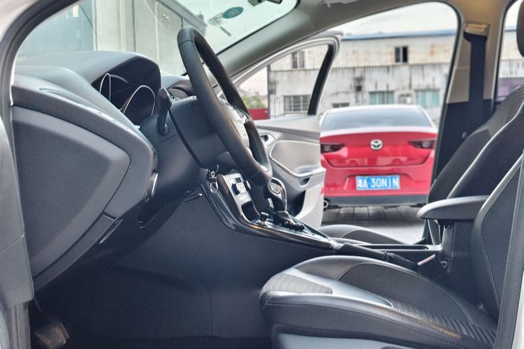 福特 福克斯 2015款 三厢 1.6L 自动风尚型中控内饰7005