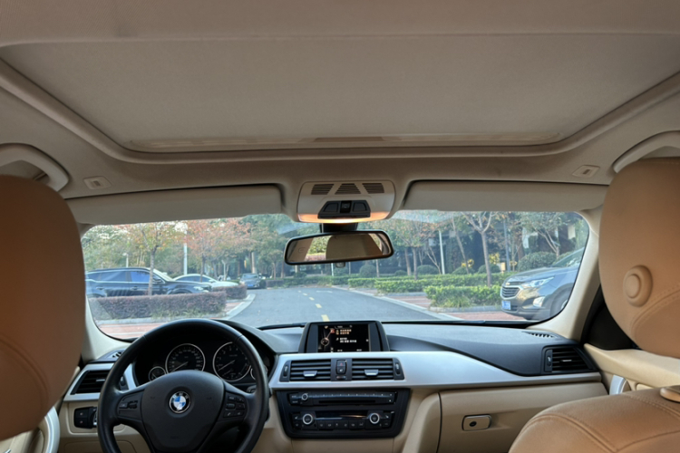 宝马3系 2015款 320i 超悦版时尚型局部细节22