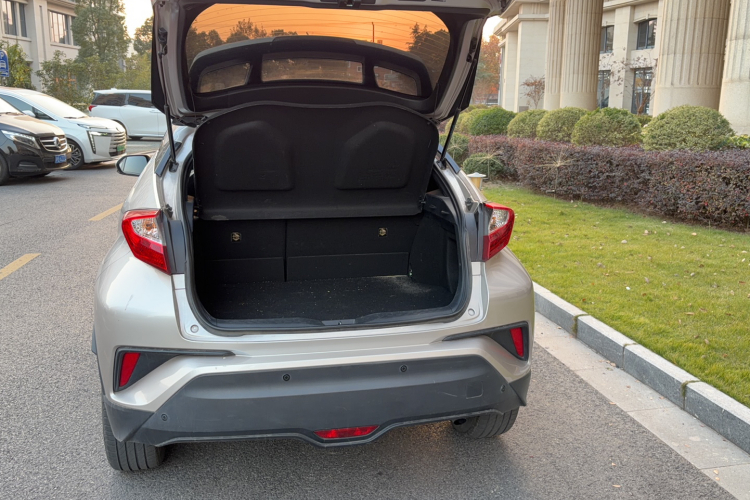 丰田C-HR 2021款 2.0L 舒适版局部细节23