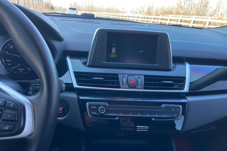 宝马2系旅行车 2018款 218i 领先型中控内饰7002