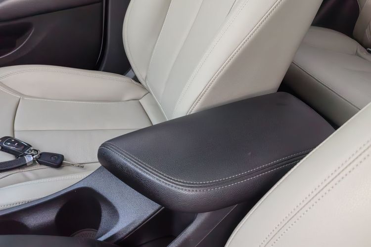 别克 英朗 2018款 15T 双离合精英型 国V中控内饰7001