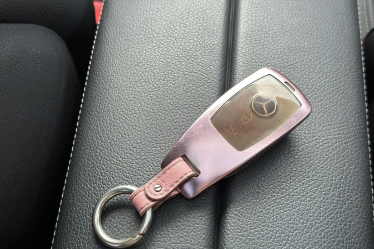 奔驰E级(进口) 2021款 E 260 时尚型运动版中控内饰7004