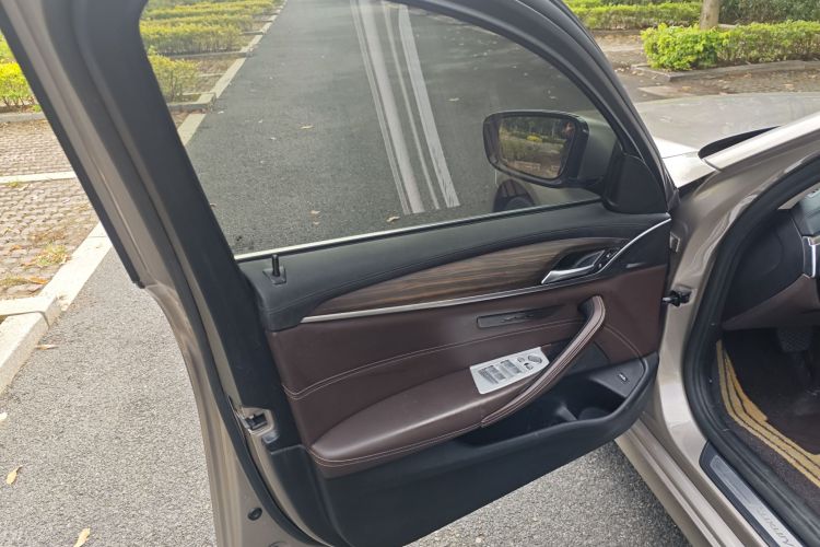 宝马5系 2018款 改款 530Li 领先型 豪华套装局部细节19