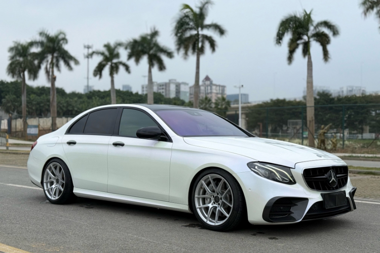 奔驰E级 2017款 E 200 运动型车身外观6003