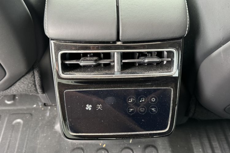 极氪001 2023款 WE版 86kWh局部细节9002