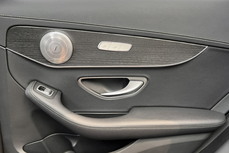 奔驰C级 2021款 C 200 L 时尚型运动版中控内饰7002