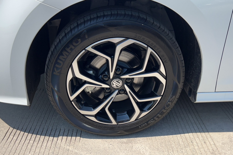 名爵 MG5 2023款 180DVVT 手动风尚版车身外观6006