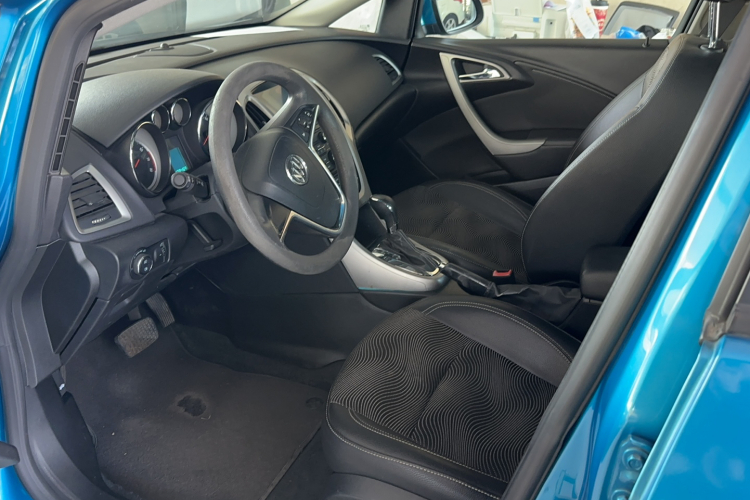 别克 英朗 2014款 XT 1.6L 自动时尚版中控内饰7001