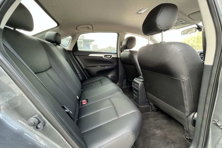 日产 轩逸 2024款 经典 1.6XE CVT舒适版中控内饰7005