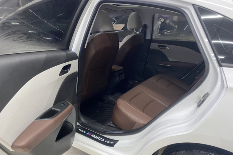 雪佛兰 科鲁泽 2024款 1.5L 双离合悦享版中控内饰7003