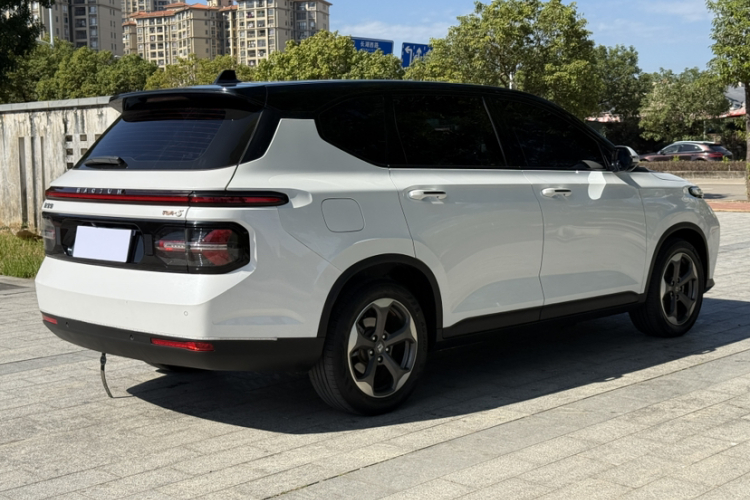 宝骏RM-5 2019款 1.5T CVT 24小时在线尊贵型 7座车身外观6004