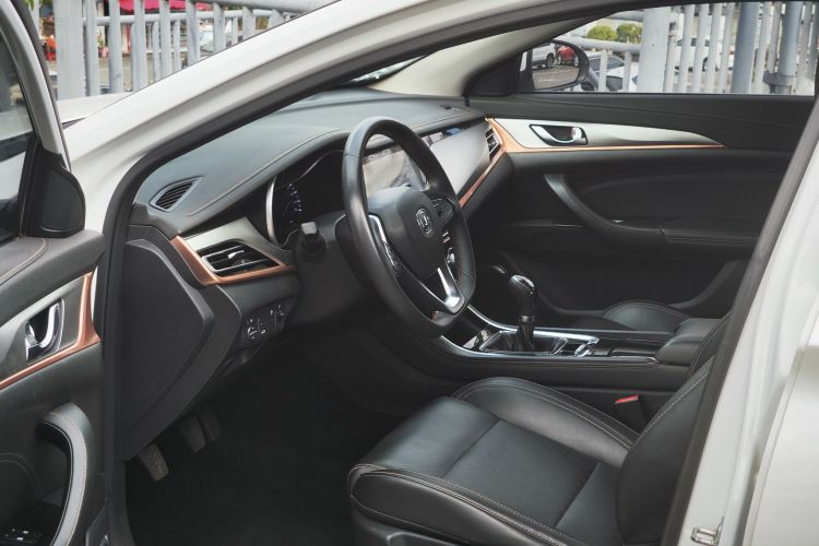 长安 逸动 2018款 XT 1.6L GDI 手动风潮型 国V中控内饰7002