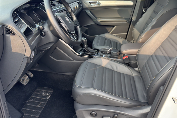 大众 2016款 途安L 280TSI DSG豪华版中控内饰7001